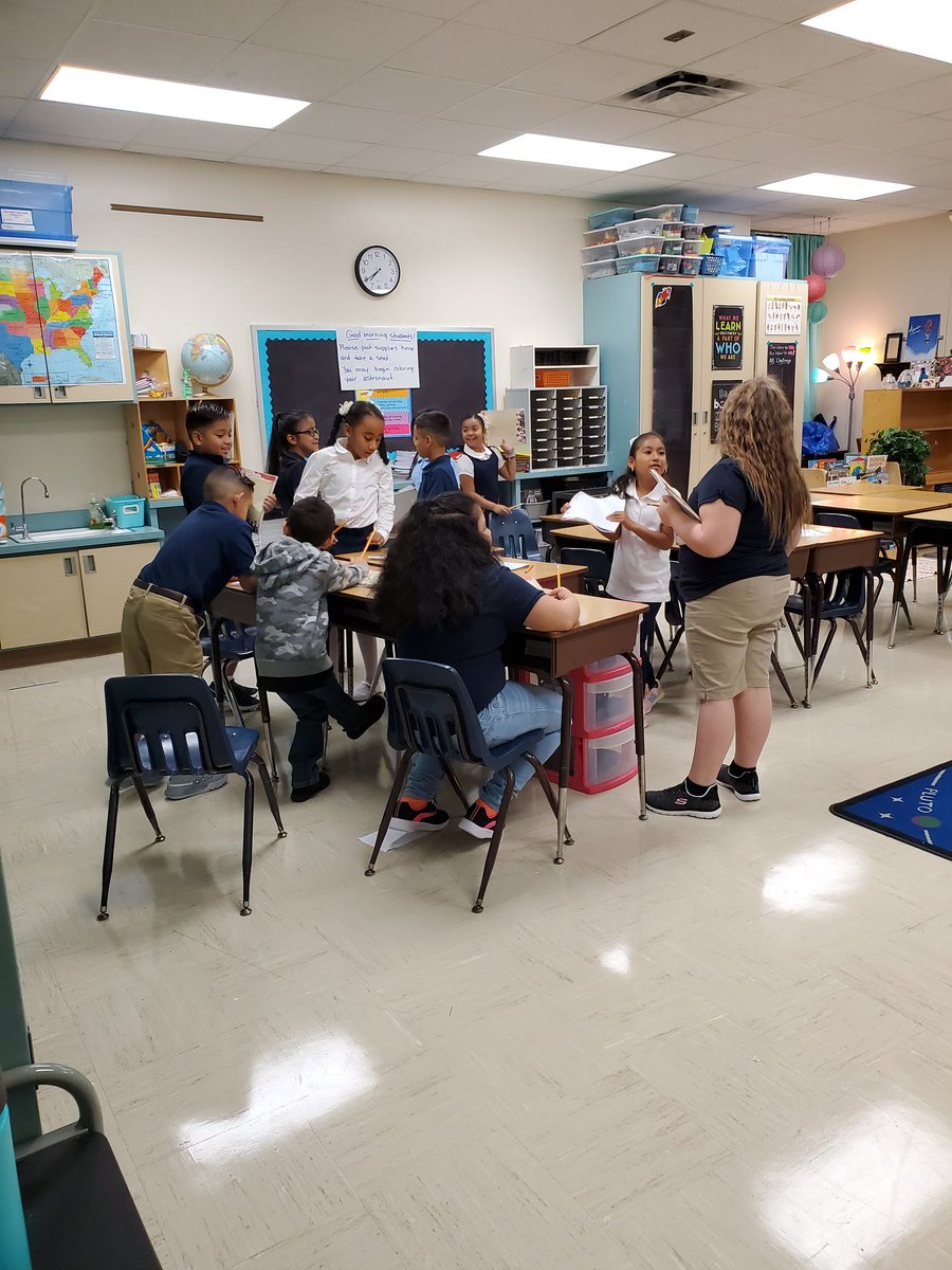 rozannelopez7's tweet photo. Hats off to our amazing teachers at D.McRae!! They provided a great first day of school for all our students. #CheckyourEngine #Riseandshineon819 #EastsidePride #StudentEngagement @DMcRaeFWISD @auraangel05 https://t.co/h7FXdpuuWm