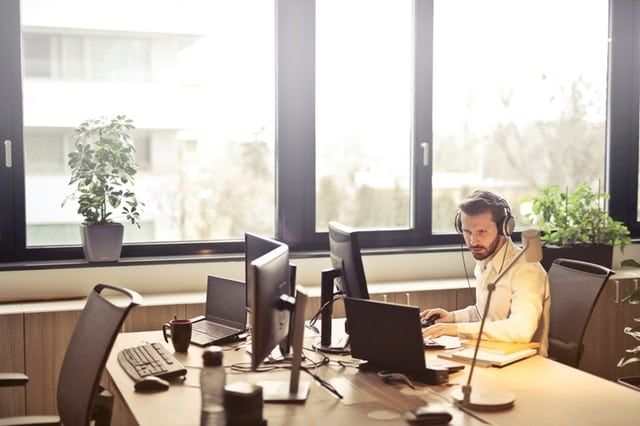 8 Best Service Business Examples: Make Money Providing Your Skills buff.ly/30fmOQc via <a href="/financialwolves/">Financial Wolves</a> #MoneyMixShare