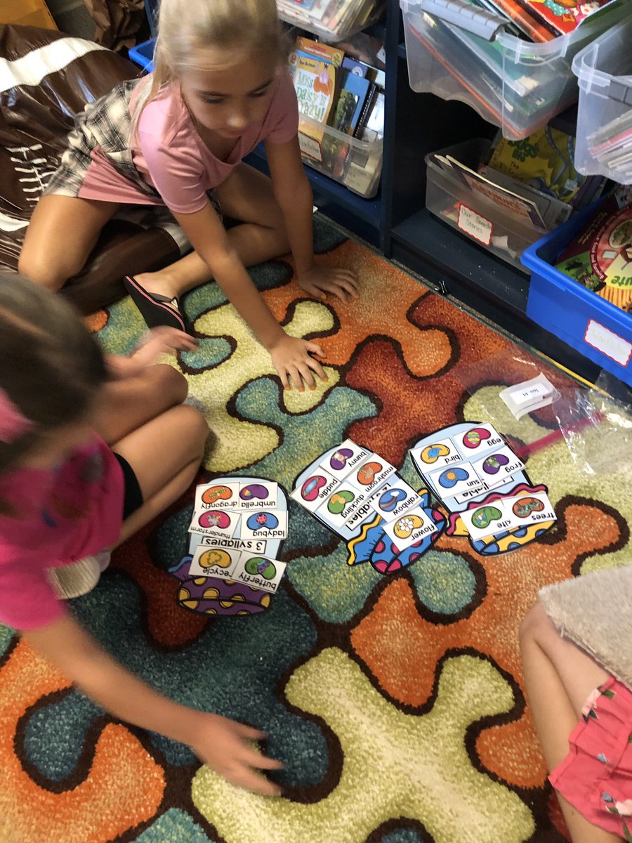 Miss_Ryan2's tweet photo. Syllables are fun with hands-on learning and sorting jelly beans:) #hdhawks https://t.co/tZ4D83wSFo