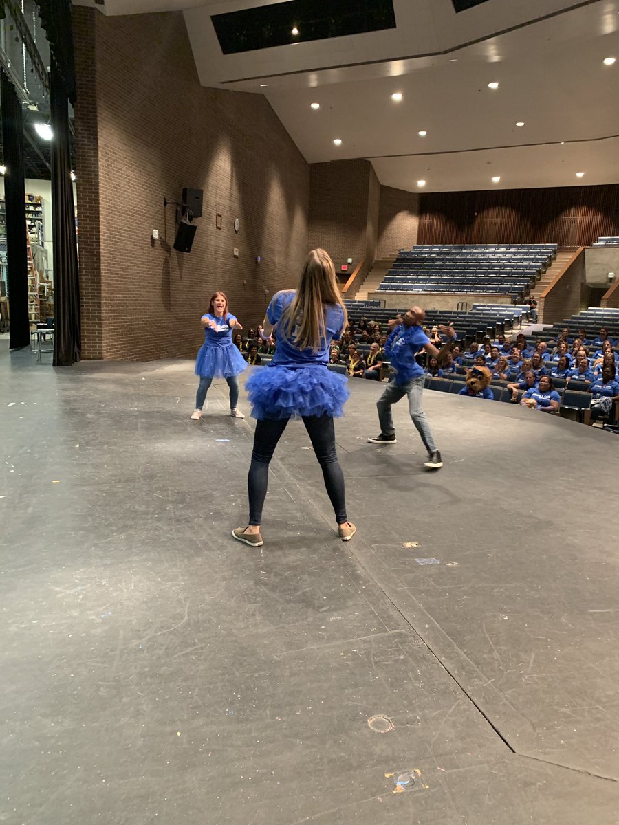 #hayfieldcares kickoff! Minute to win it games and the #danceoff @FCPSHayfieldSS <a href="/islandcreekes/">Island Creek</a> <a href="/HayfieldES/">Hayfield ES</a> <a href="/LortonStationES/">Lorton Station ES</a> <a href="/FCPSLaneES/">Lane Elementary</a> <a href="/GunstonElem/">Gunston ES</a> <a href="/FCPSR3/">FCPS Region 3</a>