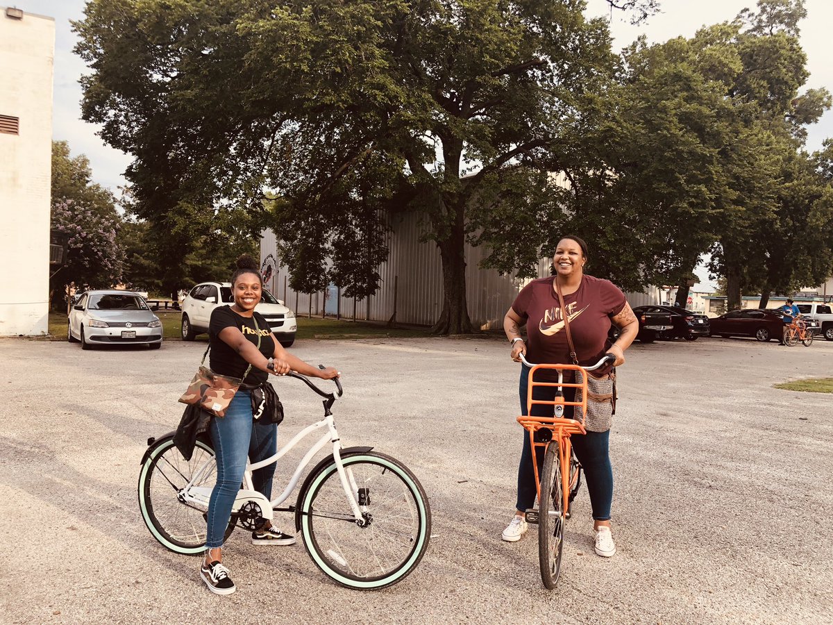 AirielChristia1's tweet photo. 🗣Screaming HAPPY BIRTHDAY to one of the best PreK teachers at Woodson! Keeps me on my toes with a ❤️ of gold.   @erinspencer114 #mybffbetterthanyours😊#bigeducationgoals https://t.co/N4TvQUFw47