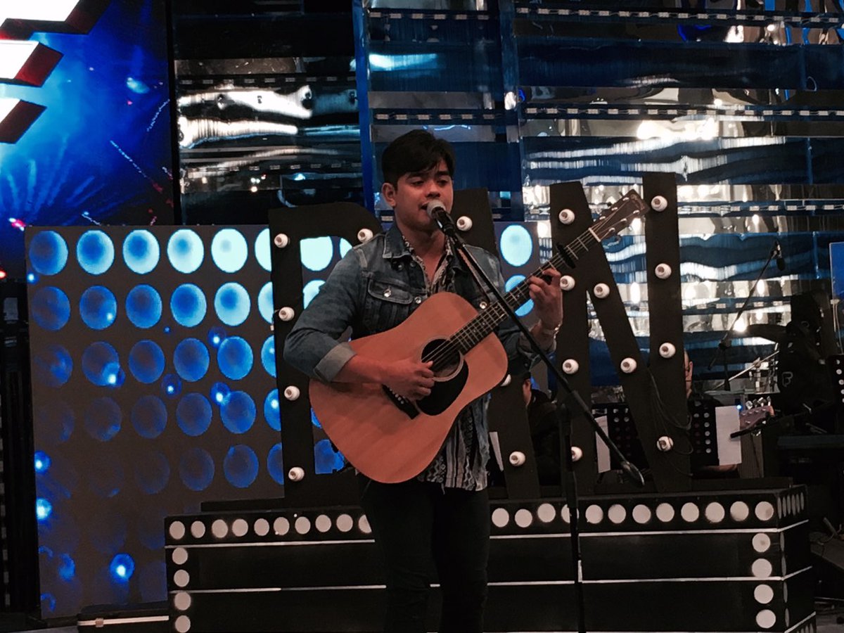 itsShowtimeNa's tweet photo. Dan Ombao ng Idol Philippines rehearsing para sa kanilang panalong collab kasama si Janine Berdin ngayong #ShowtimeTimplaNALO Martes! https://t.co/ioWVfDrbMu