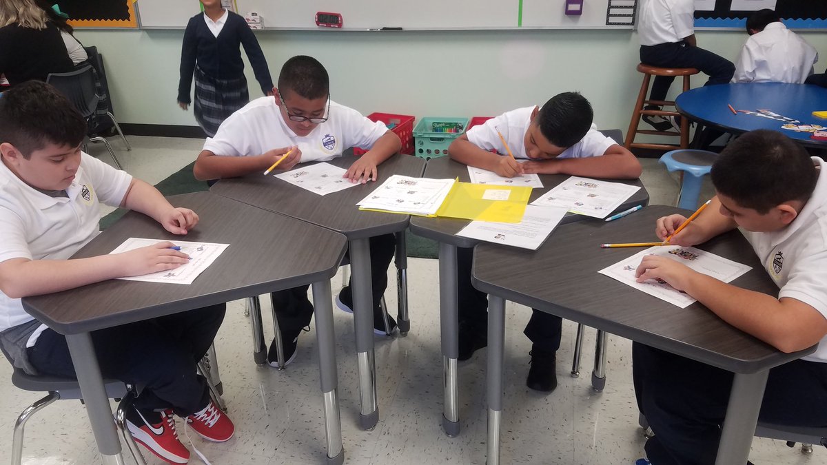 DaydelisseR's tweet photo. It was a great FIRST Day π #stationsready #amagicalyear @CowartDISD https://t.co/gVnKvx9TZ2