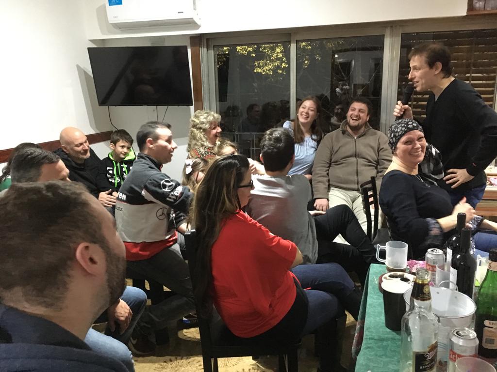 HumorTaskar's tweet image. Standapeando en un cumple.