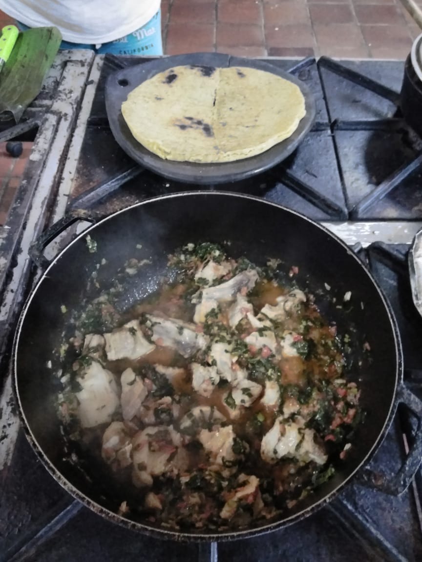 Obusinga's tweet photo. Ana Joaquina Parra y Esperanza Gómez Maestras de la Gastronomía tradicional de Charalá junto a sus discípulos, nos deleitaron con sus costillitas de cerdo en salsa de guacas y arepa de maíz pelao.
Proyecto apoyado por @mincultura https://t.co/znws30d3zj