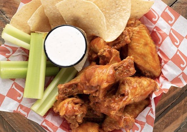 JeffersonsKU's tweet photo. Retweet for a shot at free wings! Looking for a couple great servers to join the team. DM for details or send us your friends that need a job! https://t.co/QIA3ovkXGV