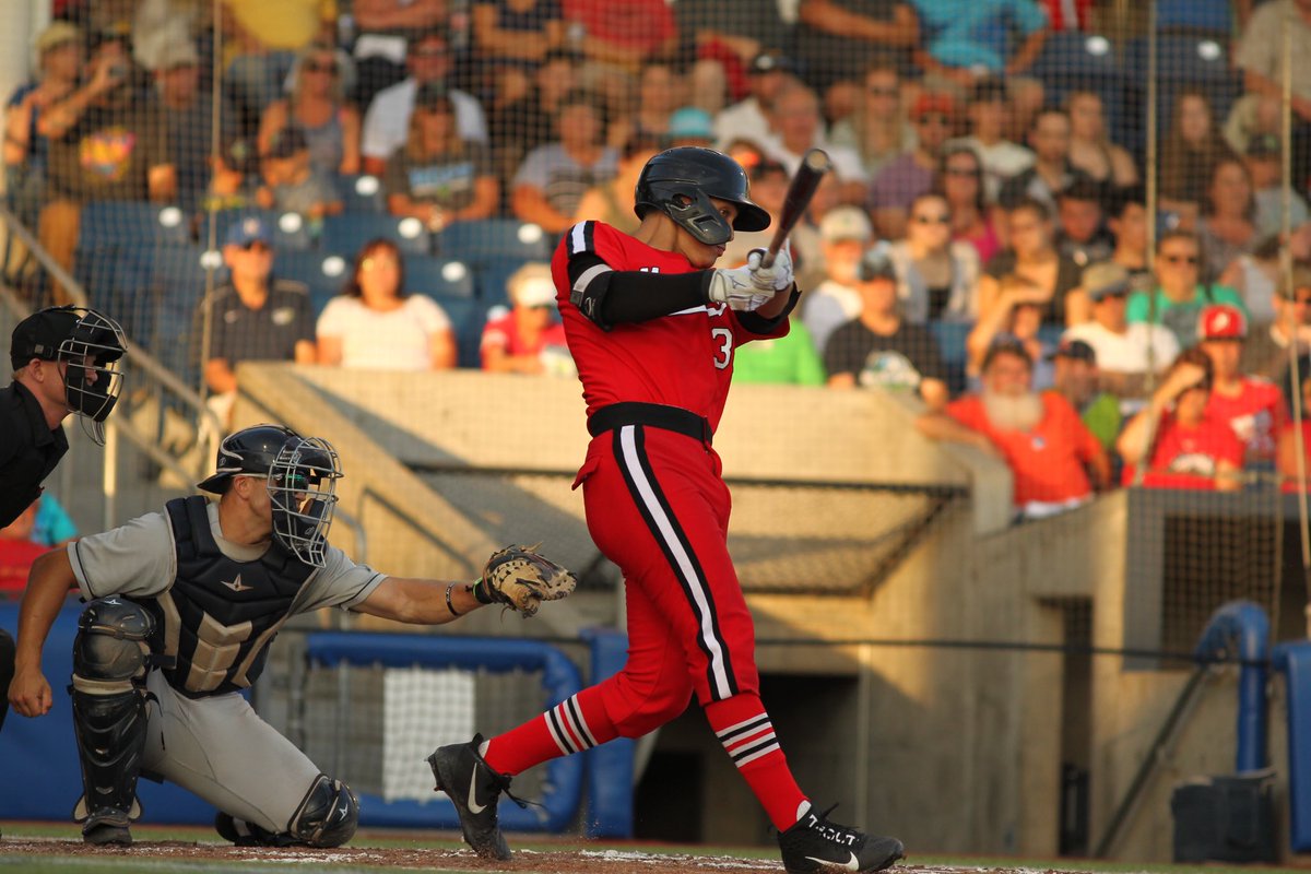 HillsboroHops's tweet photo. Yerzy singles in 2 in the bottom of the 1st to put your Mavericks up 2-0!
#MavericksMonday https://t.co/kBxXXOFDEm
