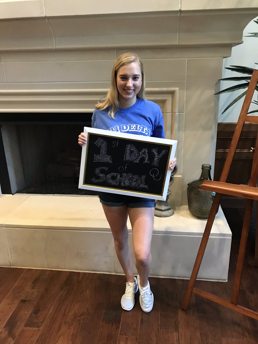 OUDunhamCollege's tweet photo. Had a great time celebrating the first day of school with our residents! Check out https://t.co/ArRkgFWeca to see more pics! https://t.co/W2j5tgOnIL