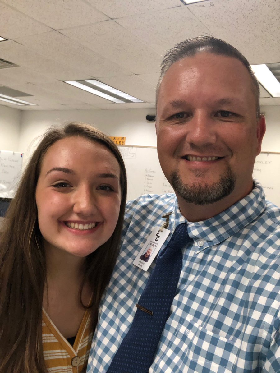 MckynnaMoxley's tweet photo. first day of high school vibez! #fishyszn #igotlost https://t.co/m1vv1DTdb1