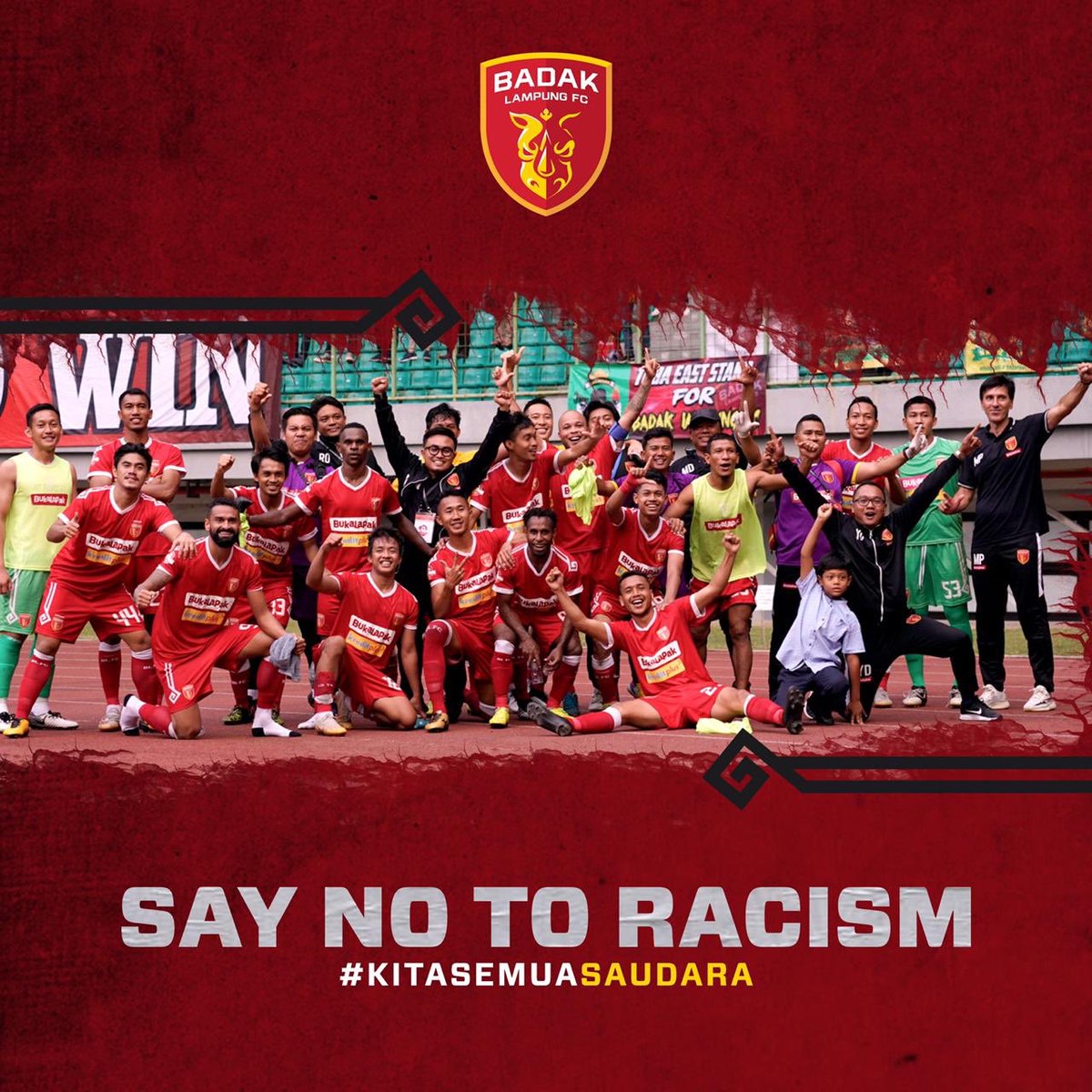 blfc_id's tweet photo. Katakan tidak untuk segala bentuk rasis, didalam lapangan maupun diluar lapangan karena kita Indonesia karena #kitabersaudara   

#dukungblfc #BLFCday #badaklampungfc #blfc #IniLampungYay #kitabersaudara #laskarsaburai #KitaSatu  #Lampung @bukalapak @sunprideid @kreditplus_fmf https://t.co/86JtrPz11f