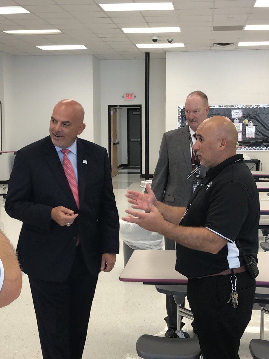 Great start to the new school year @South_Hills_HS. Thank you Dr. Scribner, Trustee Darr and Trustee Luebanos for showing some love today at your new favorite school 😉. We hope you enjoyed your visit! <a href="/KentPScribner/">Kent P. Scribner</a> <a href="/FortWorthISD/">Fort Worth Independent School District</a>