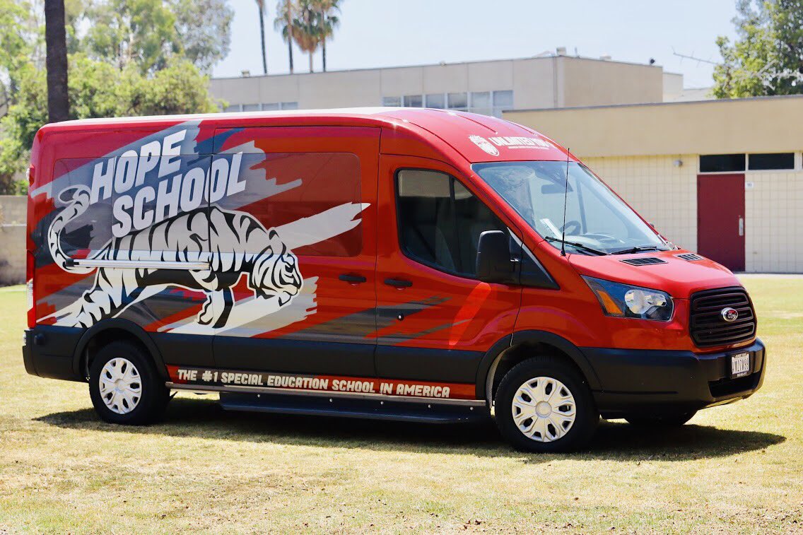 AnaheimHope's tweet photo. ✨ New year, new van! ✨ Couldn’t be possible without the generous support of #BuenaParkMooseLodge, #MitsubishiElectric, @SunsetSignsOC, &amp; #RobMachadoFoundation
#HopeHappenings #LifeAndWorkReady #AUHSD #UnlimitedYou https://t.co/k8HgBJRiUH