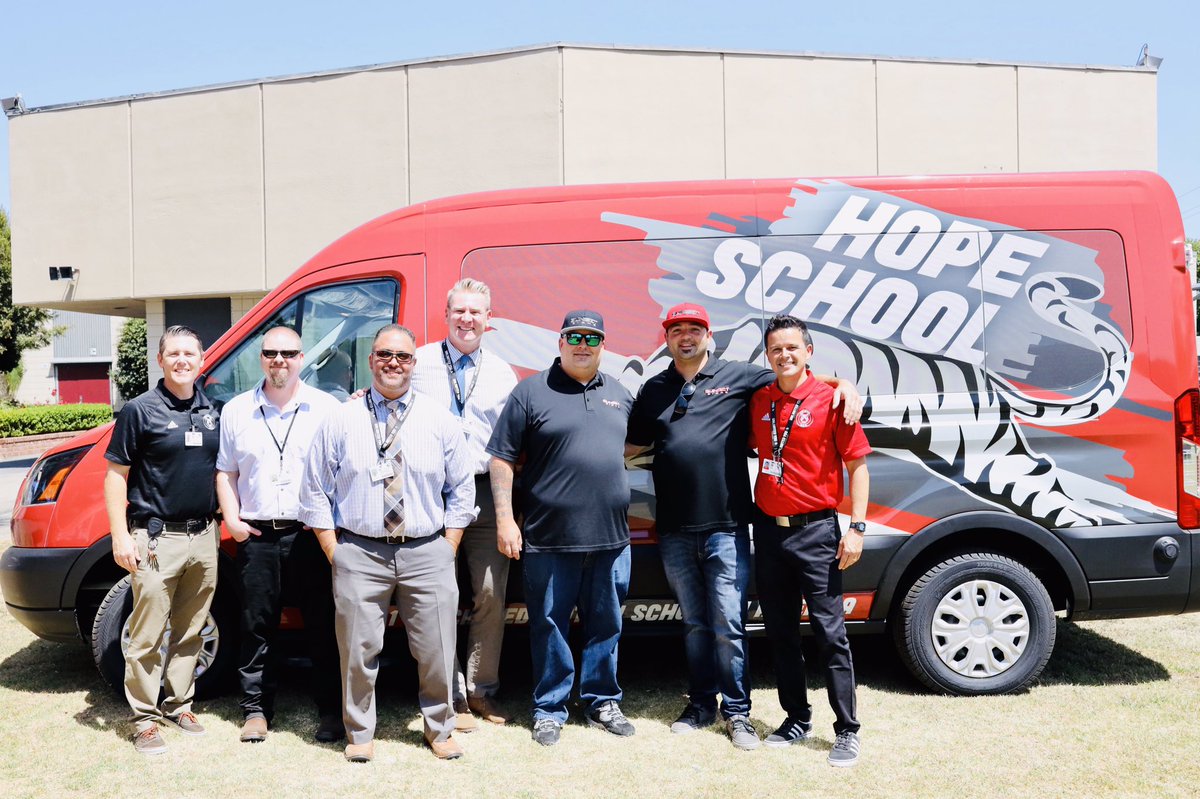 AnaheimHope's tweet photo. ✨ New year, new van! ✨ Couldn’t be possible without the generous support of #BuenaParkMooseLodge, #MitsubishiElectric, @SunsetSignsOC, &amp; #RobMachadoFoundation
#HopeHappenings #LifeAndWorkReady #AUHSD #UnlimitedYou https://t.co/k8HgBJRiUH