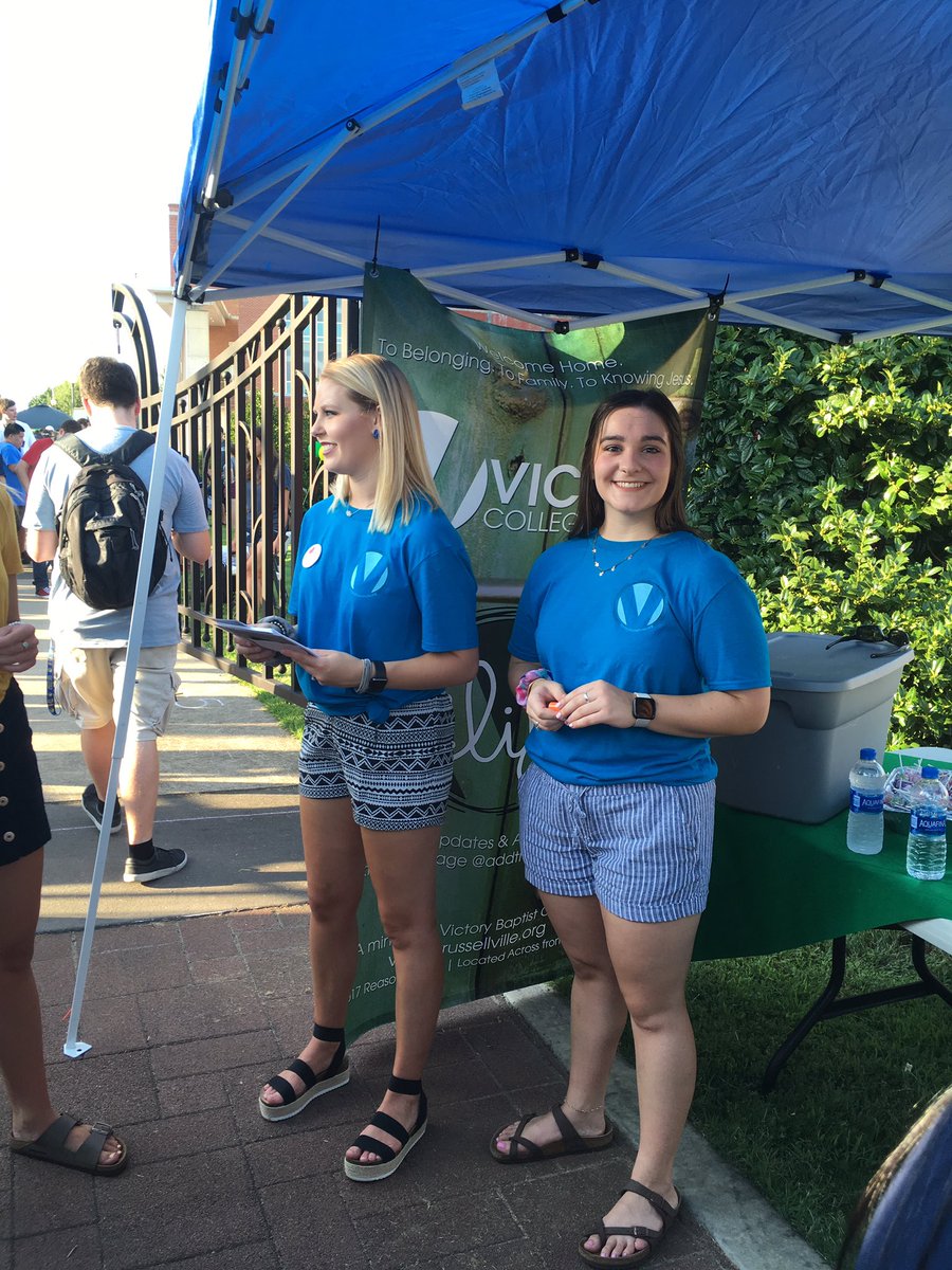 VCollegeMINI's tweet photo. What did you do tonight? We said hi to a lot of freshman!! See you soon. #ATU23 @ATUCampuslife https://t.co/amCI1PpHgP