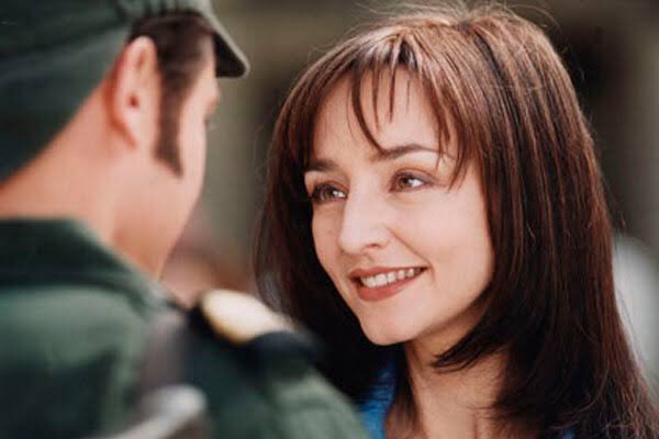 Happy birthday Maria de Medeiros, both sweet and strong in the endearing Capitães de abril. 