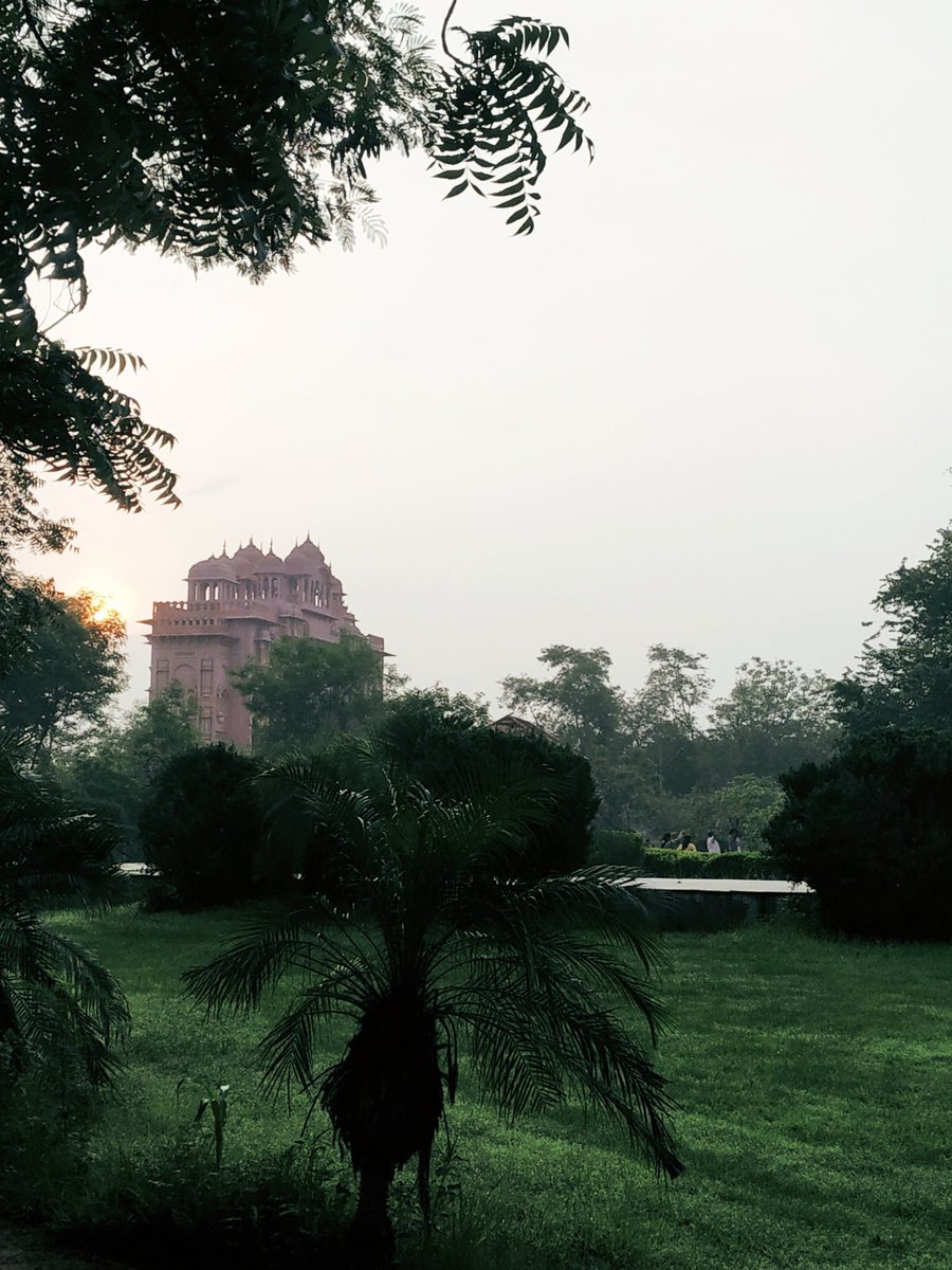 Nipwrld's tweet photo. #WorldPhotographyDay2019 #WorldPhotoDay #latepost #amazingjaipur #jalmahal #jawaharcircle #officespace #thesuneffect https://t.co/sTdWh1tMCZ