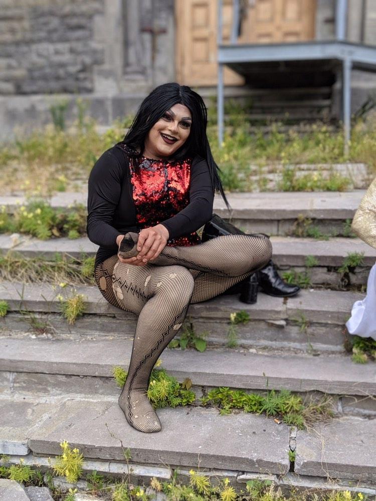 This is how a tired drag queen looks like.. feet hurting, back paining but still have a smile knowing that she gave her best shot!! #dragqueen #Mallikathequeenofhearts #rupauldragrace #dragracecanada #rupaul #tired #Smile