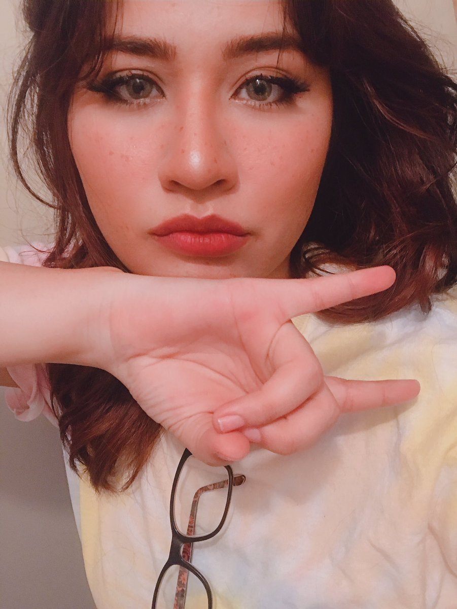 ana_leisha's tweet photo. My nails are short and i don’t like it. I’m never attempting an ethereal freckled tutorial look again because it will never look as good as the real thing 😘 #selfie #frecklefail https://t.co/RGYwE8RU4J
