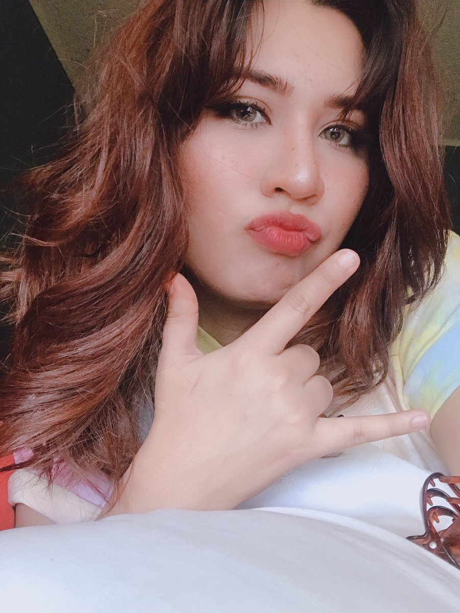 ana_leisha's tweet photo. My nails are short and i don’t like it. I’m never attempting an ethereal freckled tutorial look again because it will never look as good as the real thing 😘 #selfie #frecklefail https://t.co/RGYwE8RU4J