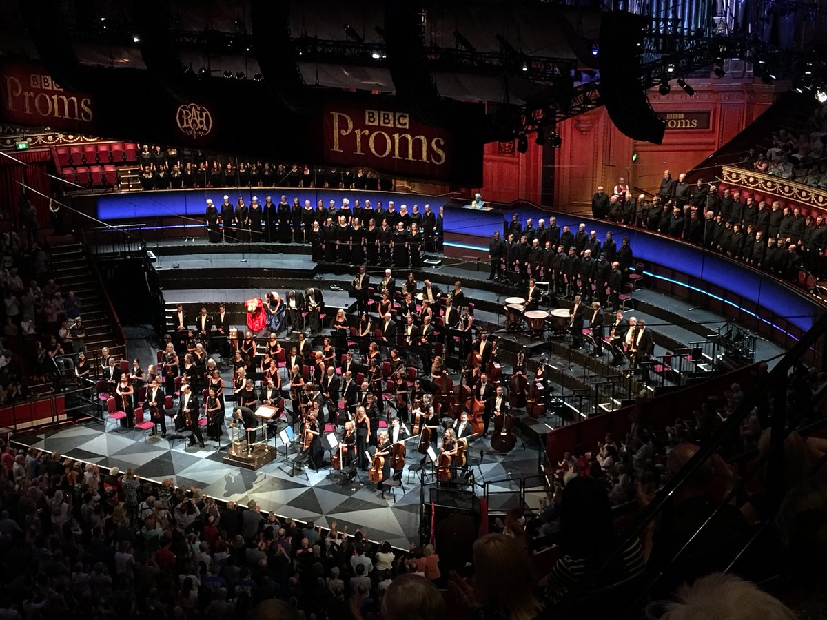 Rafaela99's tweet photo. Oramo certainly put his stamp on the Glorious Ninth! He mixed it up - varying the dynamics and tempo, creating a fresh energy and allowing it to run away with itself at the end! Congrats to @BBCSO singing from memory - it seems to make the sound more intense! #bbcproms #prom43 https://t.co/WHqtkkgVYF
