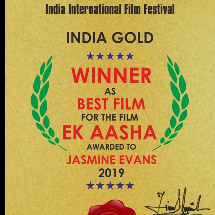 Prajapatifilms's tweet photo. At #IIFF2019 #Pune.on 16th June Receiving the #bestmovie & #bestdirectorsilver awards for my Australian movie #ekaasha @ekaasha on behalf of my Australian Producer Director Mayur Katariya Hats of sir π for making such a pathbreaking film on the lives of #transgenders #kinnares https://t.co/8RZq9aFEs7