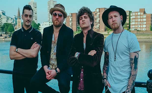 Subí el volumen que te presentamos a #Lashes. La banda ha dado luz verde a su nuevo sencillo #Bliss. Un recomendado que no debes dejar pasar. Escuchalo acá! #NewMusic  #Listen #band #rock 🤘
zonenights.com/2019/06/lashes…