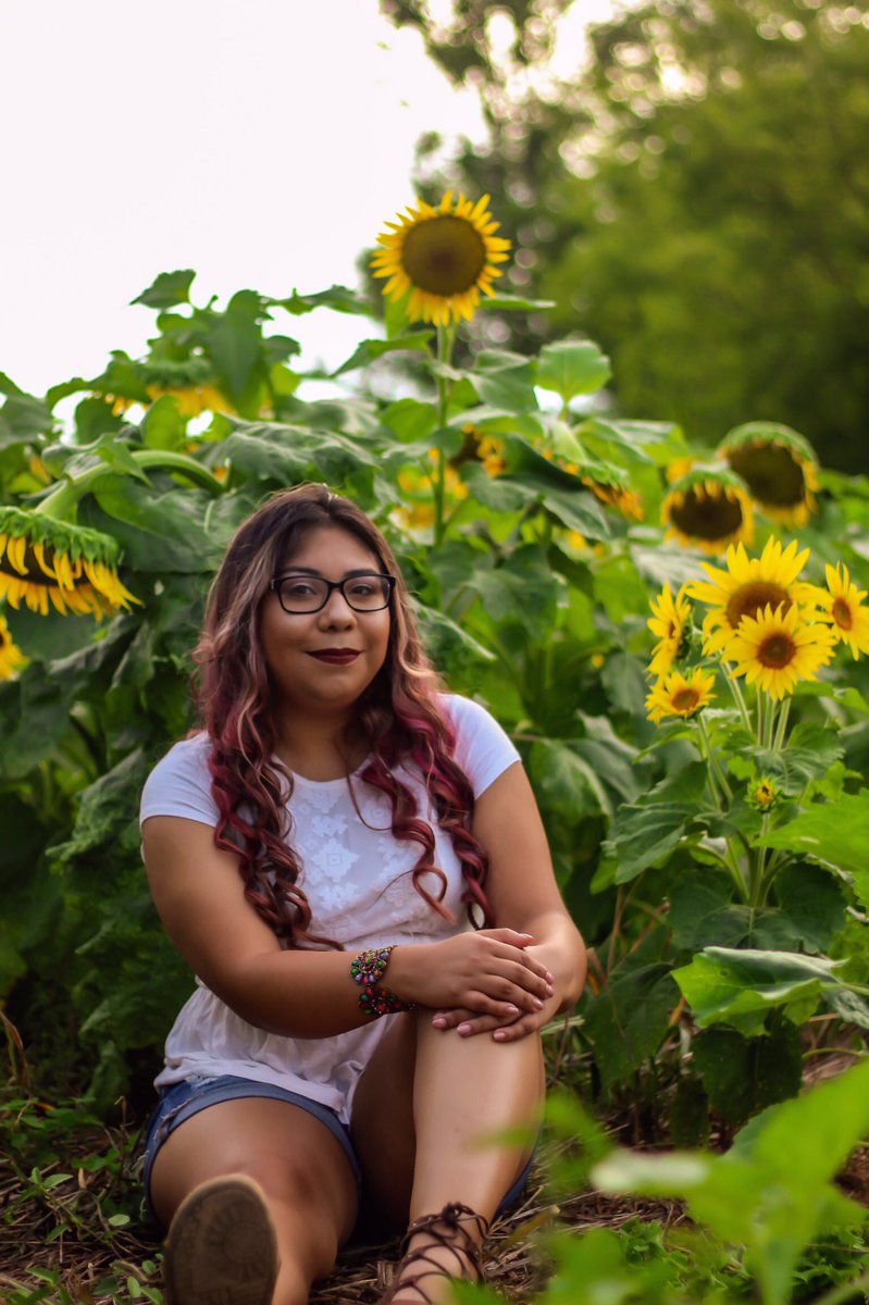 JosFlowerCo1's tweet photo. Here are some more gorgeous pictures from the sunflower sessions this weekend! If you want some beautiful pictures done make sure you check out Maggie Pinson Photography! https://t.co/sIyT3P3bui