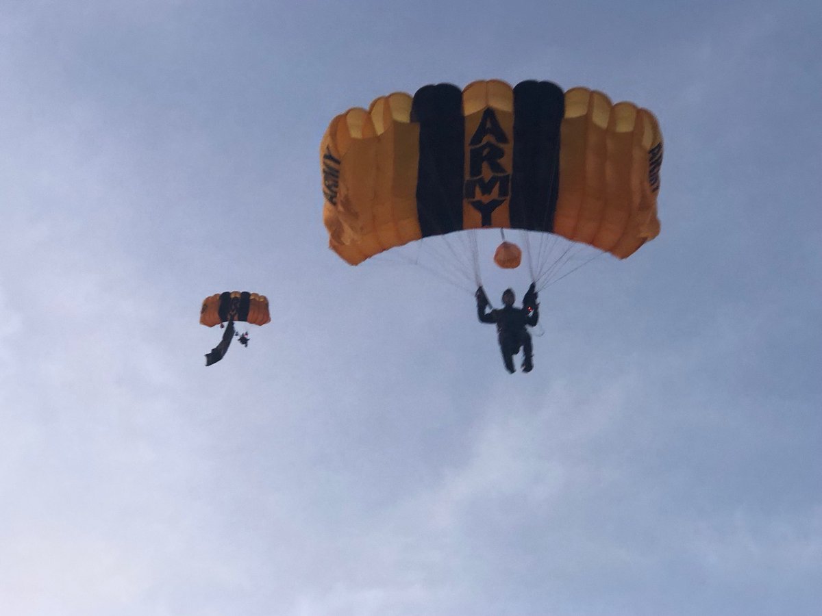 schultzairshows's tweet photo. Drop by the Atlantic City Beachfront Tuesday and Wednesday this week for the 2019 Atlantic City Airshow.  Flying starts at 11am each day.   A great Free Airshow along a great beach! https://t.co/rj7ytXpPzz
