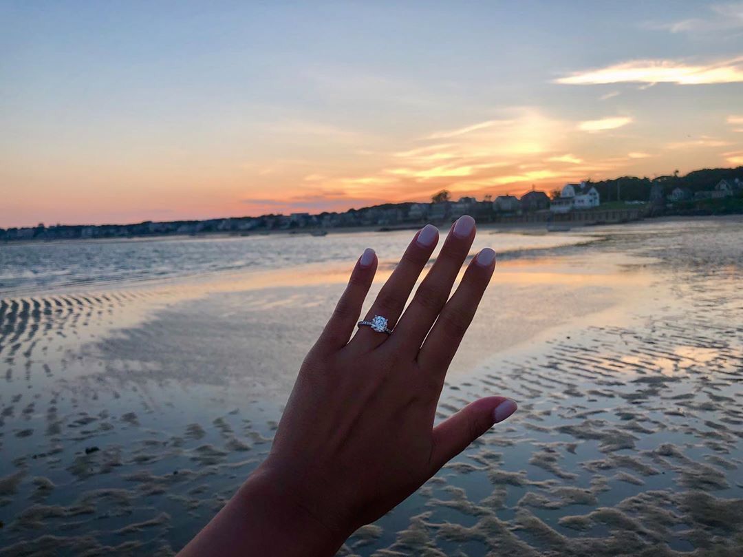 “Best view ever? 💍🌞✨”

VISIT👉 buff.ly/2J2PCC4

👰🤵CONGRATS for your engagement Tori!!!💪❤️
📷REGRAM:@tori_lomein

#theringorg #weddingvenue #weddingideas #wedding #proposal
