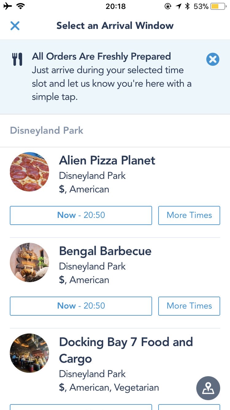 Sunny Days アナハイムのディズニー モバイルオーダーシステムが凄い パークのレストランはどこも混雑 でもこれを使えば事前に注文できてお店に着いたら受け取るだけ 支払いも登録したカードで決済だから不要 店にはモバイルオーダー受け取り専用