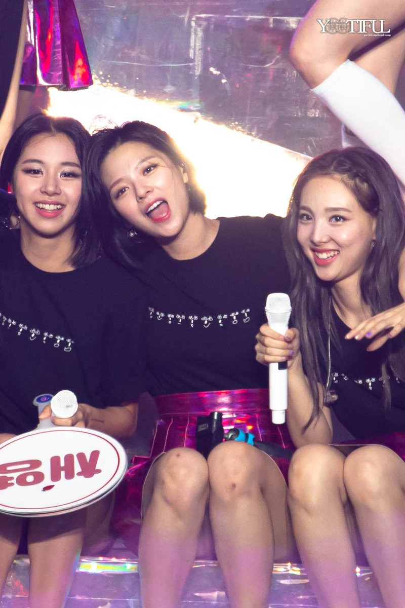 Yootiful0111's tweet photo. 190817 TWICELIGHTS In KL

Your happiness is my happiness 🥰

#정연 #Jeongyeon #ジョンヨン #俞定延 #트와이스⁠ ⁠⁠ #TWICE⁠ @JYPETWICE @JYPETWICE_JAPAN https://t.co/FFpnJ308EM