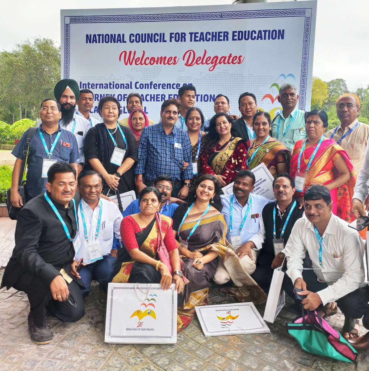 "You're so fortunate, Manu.
Being a #DelhiGovtSchool teacher, you're getting the best a teacher can ever get"

Awardee teachers across India at 'International Conference on Teacher Education' appreciated interventions of Delhi Education Revolution

I was on cloud nine😊

#Teacher