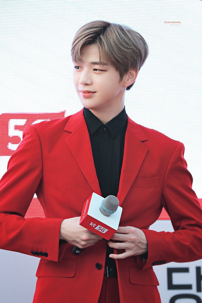 just_dani_u's tweet photo. 아ㅡ진짜ㅡ미친거 같애
라고 소리내서 말해벌임
#강다니엘 #KangDaniel #redonme
#カンダニエル #คังแดเนียล #姜丹尼尔 #КангДаниэль #녤 #KT런칭쇼 https://t.co/ePdIysAVik