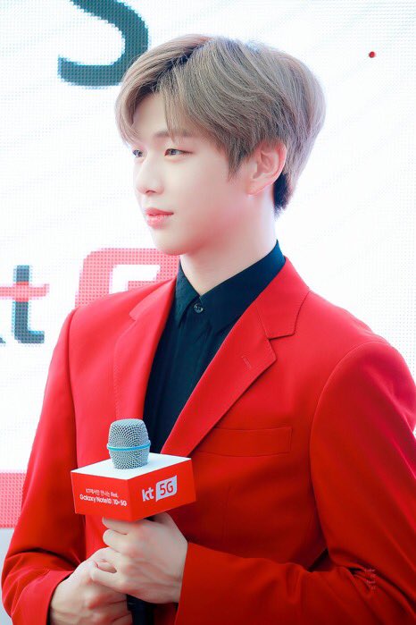 just_dani_u's tweet photo. 아ㅡ진짜ㅡ미친거 같애
라고 소리내서 말해벌임
#강다니엘 #KangDaniel #redonme
#カンダニエル #คังแดเนียล #姜丹尼尔 #КангДаниэль #녤 #KT런칭쇼 https://t.co/ePdIysAVik
