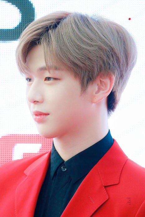 just_dani_u's tweet photo. 아ㅡ진짜ㅡ미친거 같애
라고 소리내서 말해벌임
#강다니엘 #KangDaniel #redonme
#カンダニエル #คังแดเนียล #姜丹尼尔 #КангДаниэль #녤 #KT런칭쇼 https://t.co/ePdIysAVik