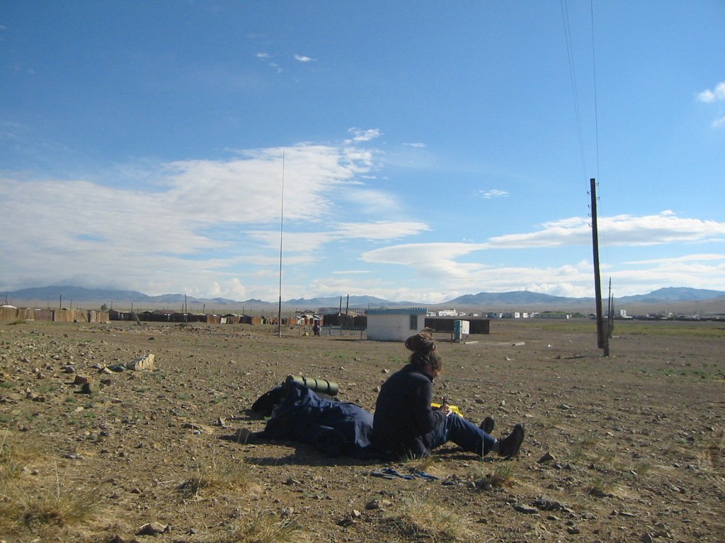 Bumbugur, Mongolia was a rundown one-horse town with no trees but plenty of dust and goats and a well patronised pool table on the roadside in the centre of town. bit.ly/2TLUgtW

#Mongolia #travel #adventure #hitchhiking #gobi [Image: Jennie S]