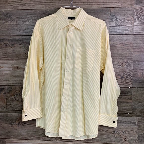 newguyusedstuff's tweet photo. So good I had to share! Check out all the items I'm loving on @Poshmarkapp from @Chantay37211679 #poshmark #fashion #style #shopmycloset #hartschaffnermarx #vanheusen #meettheposher: https://t.co/YS3QJZ4SZY https://t.co/IAvYPP1wfR