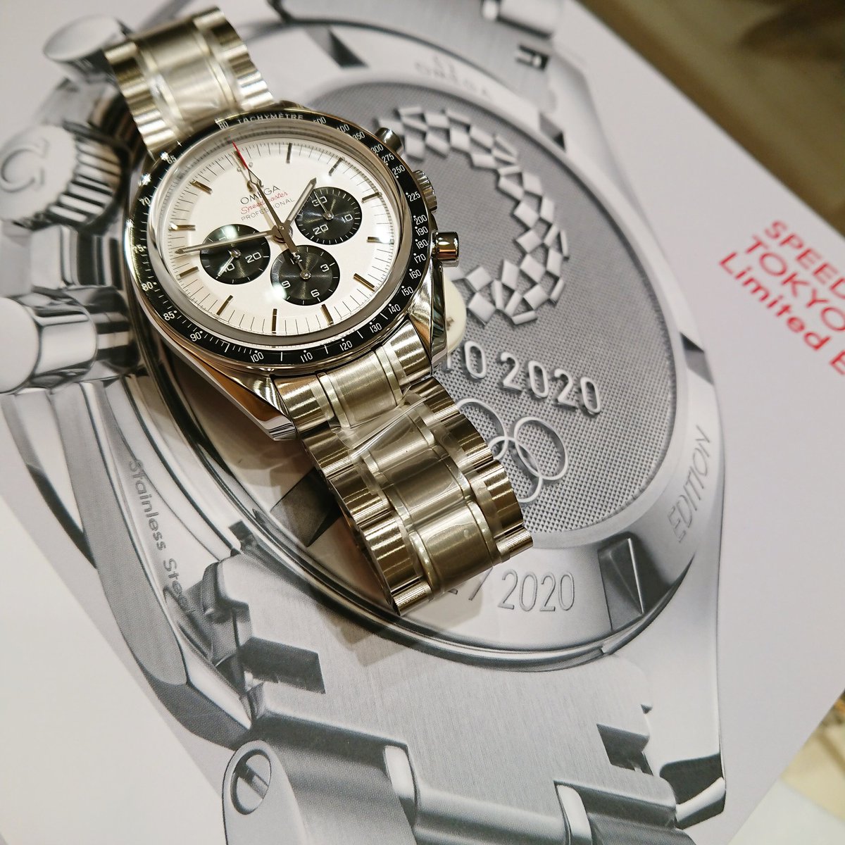 threec_watch's tweet photo. 限定2020本のスピードマスターTOKYO2020も勢揃いしております。
#オメガ #オメガフェア #omega #omegawatch #omegafair #アポロ11号 #アポロ11号50周年記念 #スピードマスター #speedmaster #スリーク #threec #スピードマスター東京2020 #スピードマスターtokyo2020 #tokyo2020 #speedmastertokyo2020 https://t.co/gUpcXnmKad