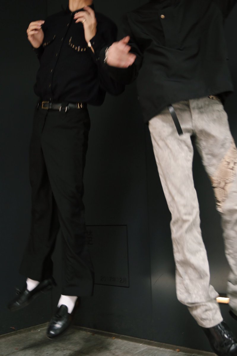 sullentokyo's tweet photo. ONLINE UPDATED

right
tops: LONG SLEEVE DECORATION SHIRT
pants: WIDE STRAIGHT TROUSERS

left
tops: PULLOVER BLOUSON
pants: 5351 POINT PYTHON DENIM PANTS
shoes: PRADA LACE- UP BOOTS
https://t.co/y7of610ClC https://t.co/tiANC9wmch