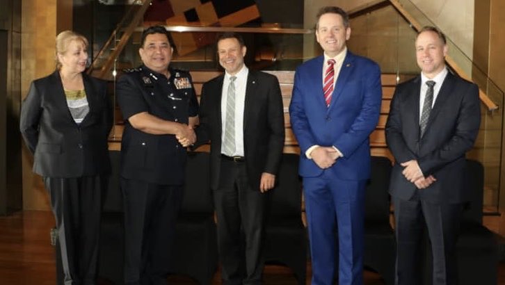AusHCMalaysia's tweet photo. Glad to address a 🇲🇾🇦🇺 hosted regional law enforcement meeting on People Smuggling &amp; Human Trafficking in Penang.   The focus: very much on the criminal syndicates behind this trade.
👏 @PDRMsia https://t.co/vCCdIYgpo7