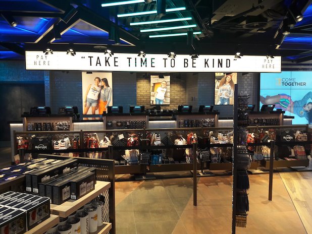 PrincipleGlobal's tweet image. This flagship store is the first to showcase @HardRock Cafe’s new design and is the biggest of its kind in the world. Discover how we helped refresh a classic:

principleglobal.com/en/case-studie…

#WhyPrinciple #BrandImplementation