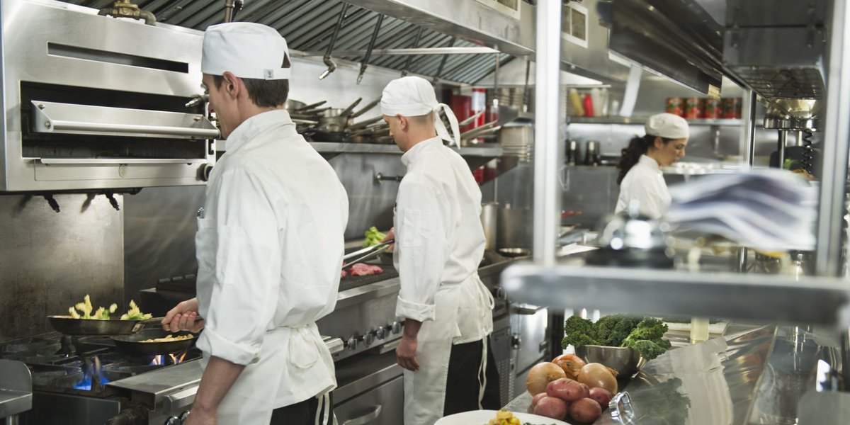 diboschsl's tweet photo. Els desinfectants utilitzats en entorns on es manipulen aliments han de comptar amb el Registre HA.
Consulteu amb el vostre assessor o la fitxa tècnica i de seguretat del producte abans de comprar un producte desinfectant. #NetejaProfessional #Seguretat #Salut https://t.co/XsuETu7Xkc