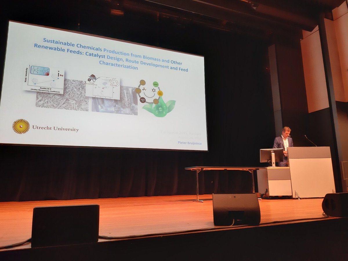 moniek_tromp's tweet photo. Prof. Pieter Bruiijnincx from @UUBeta keynote lecture on ways towards a sustainable circular economy using biomass and other renewable feeds #EuropaCat2019 https://t.co/Xrw8Ho6fnt