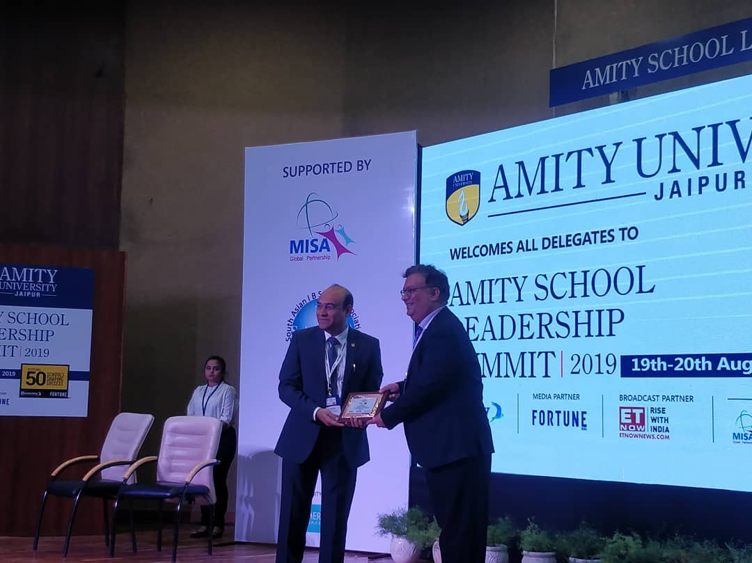 Future50Schools's tweet photo. The benefits of an alumni network are multifold. Watch Nitin Barman, COO - Univariety and Nancy Das, Vice President - Univariety unravel it for you LIVE on our Facebook page. 
Topic: Unlocking Your Alumni Potential through Technology
#Future50Leaders
#ASLS2019 https://t.co/LOLQ1eBpl1