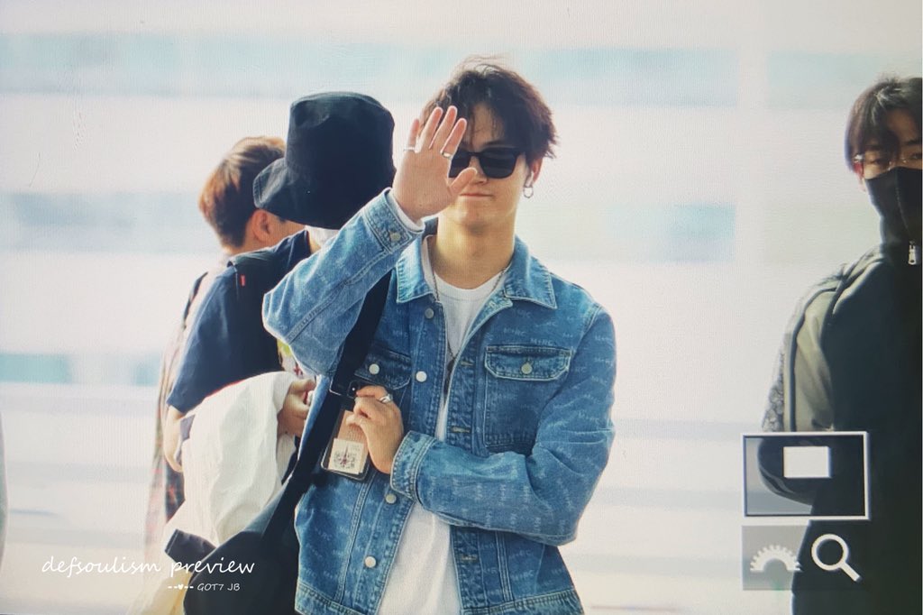 defsoulism9416's tweet photo. 190820 ICN

#JB #재범
#GOT7  #갓세븐 
#GOT7_SPINNINGTOP 
#GOT7_KEEPSPINNING        
#GOT7WORLDTOUR https://t.co/8LjzgHPMKG