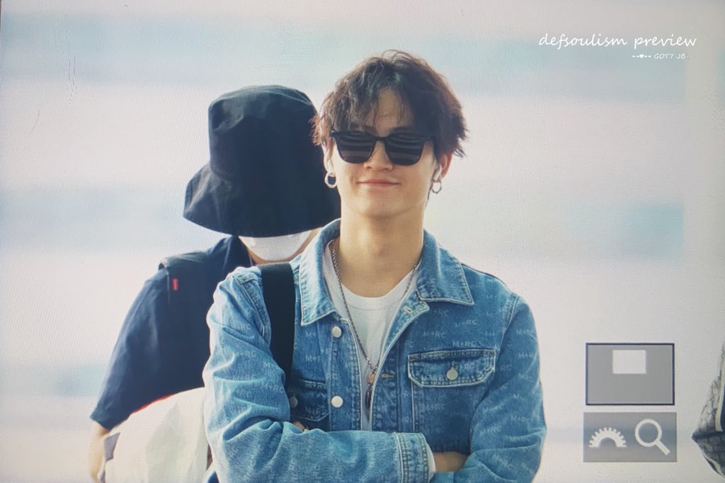 defsoulism9416's tweet photo. 190820 ICN

#JB #재범
#GOT7  #갓세븐 
#GOT7_SPINNINGTOP 
#GOT7_KEEPSPINNING        
#GOT7WORLDTOUR https://t.co/8LjzgHPMKG