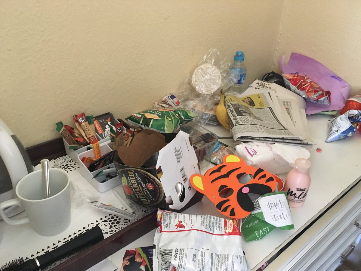 HousekeeperHead's tweet photo. #unnecessaryshit https://t.co/Pb5rX8HSdY