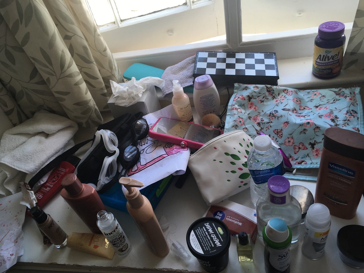HousekeeperHead's tweet photo. #unnecessaryshit https://t.co/MNG5SwfzcL
