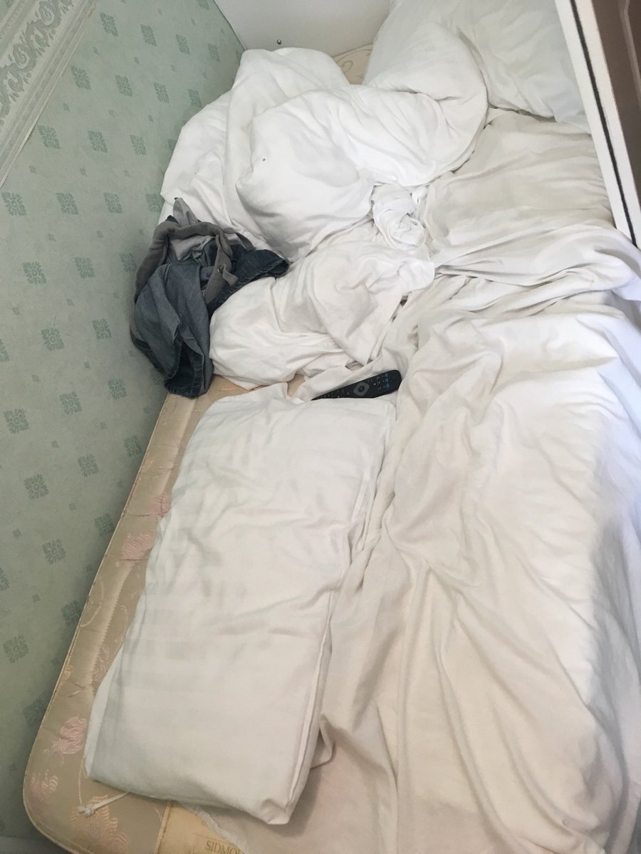 HousekeeperHead's tweet photo. #unnecessaryshit https://t.co/prI4y5drym