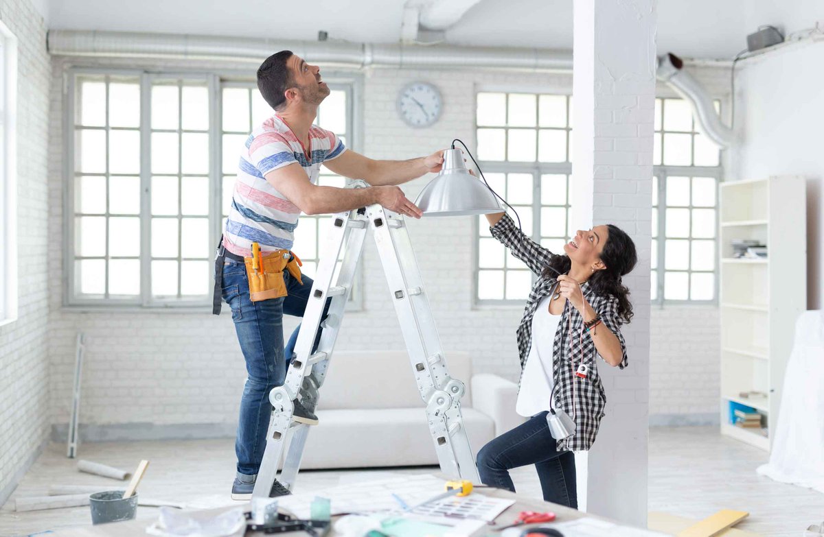 En cas d’accident de bricolage, savoir réagir vite et bien est primordial. ☎️ Connaissez-vous les N° d’urgence ?  #AccidentDeLaVie #Prevoyance 👉 harmonie-mutuelle.fr/web/harmonie-m…